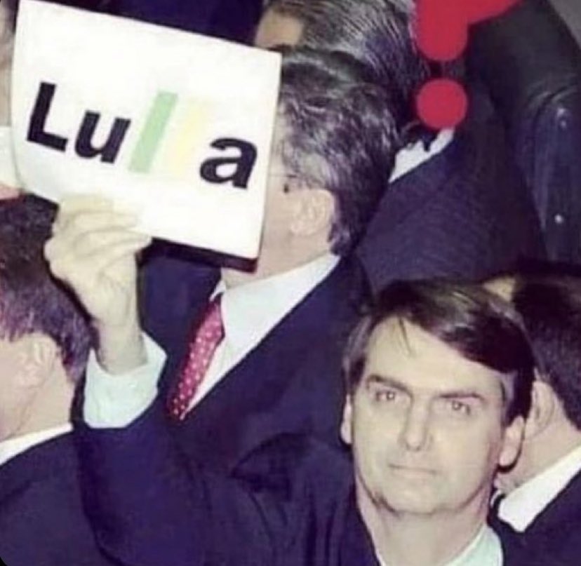 Pra quem não sabe a foto que o Lula mostrou pro Bozo ontem e perguntou, rindo: “É você?”.