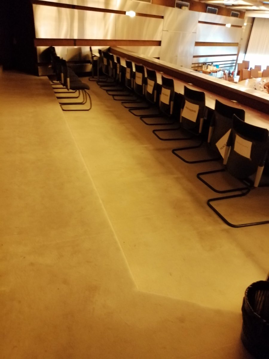 VDMencommunPCF's tweet photo. 🔴 La démocratie selon la droite départementale ! 

L’exécutif départemental  fait retirer les chaises permettant aux Val-de-Marnais•es d’assister à la séance publique, elle fait appel à une boîte de sécurité privée pour sécuriser les accès à l’hémicycle… https://t.co/Hi6hWQJWfU