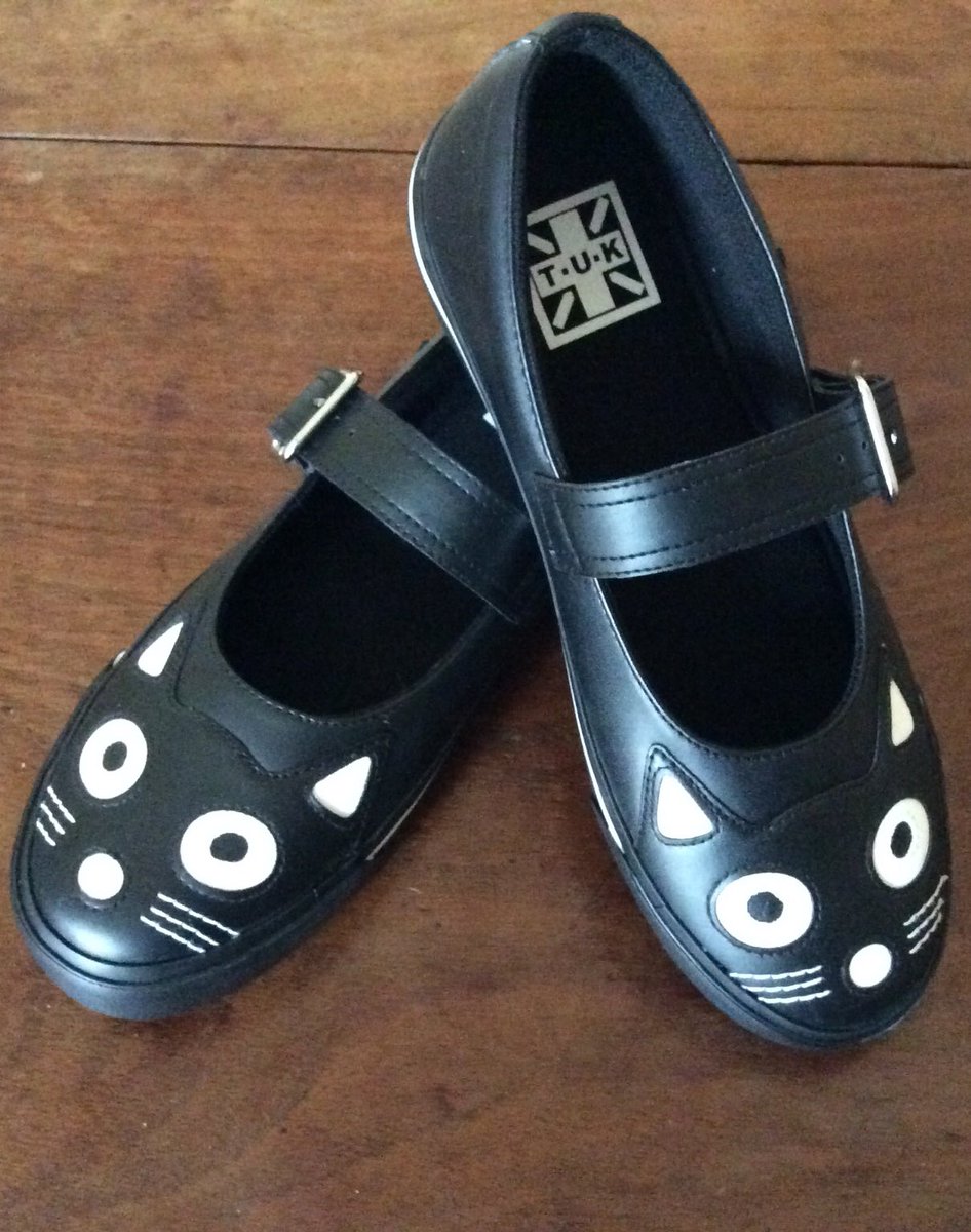 electra_rhodes's tweet image. Stepping out as a writer? Keen to know what you don’t know &amp;amp; get fancy with what you do? I love making it easier 😘 

So, now the ink is dry, here’s 🎉 news - my writer threads will be a book. 

Coming from @AdHocFiction in 2023, in time for @FlashFicFest 

Big thanks to Jude

1/