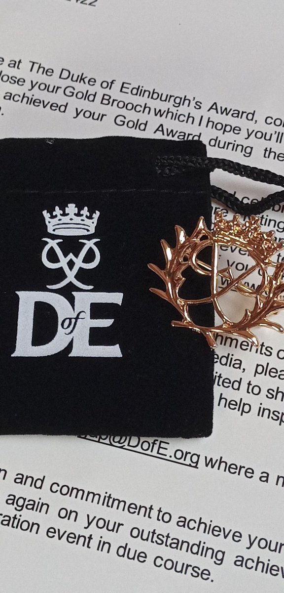 One of our Platinum Ambassadors Jessica Roberts has achieved her Gold Duke of Edinburgh Award and received her brooch... roll on presentation at the Palace!! 👏⛰️🥾 @IHSupdates @IHS_HWB @DofEScotland @DofE #golddofe #achievement @hillgoers @aspenoutdoors