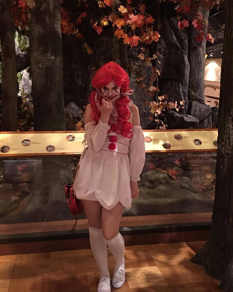 brightshadowsas's tweet photo. This week needs to be dedicated to making my costume - I am soooo behind and have lots of sewing to do. I’m switching it up and being a villain this year. Given that - here’s a throwback to my ‘scariest’ Halloween costume 🤡 #weallfloatdownhere 

#pen… https://t.co/zdmF0xRm6l https://t.co/bUIOLDMOfH