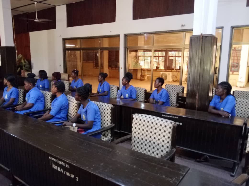 SeSea1234's tweet photo. I joined the Director of Youth Employment Agency, Mr Joseph Knight Gaisie, this morning to induct their newly recruited Health officers, who are to start work today after going through a successful training some few days ago. 1/2
#BuildingGhanaTogether
#KEEAMpuntu https://t.co/PJJBuLXiLs
