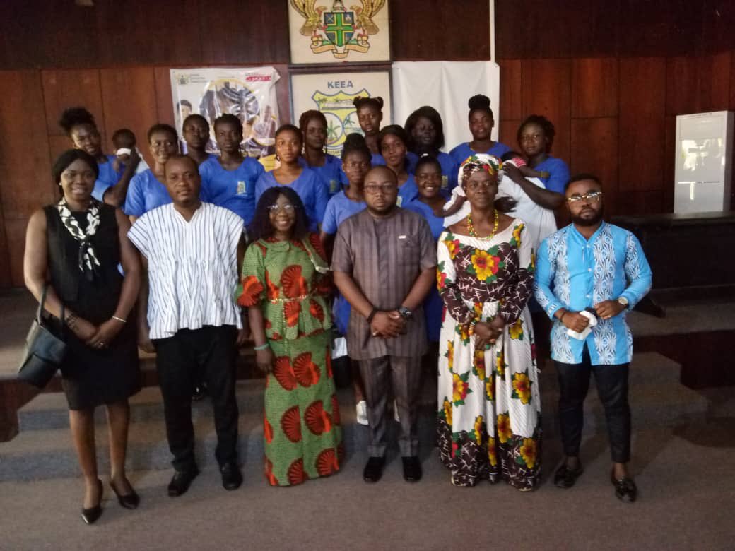 SeSea1234's tweet photo. I joined the Director of Youth Employment Agency, Mr Joseph Knight Gaisie, this morning to induct their newly recruited Health officers, who are to start work today after going through a successful training some few days ago. 1/2
#BuildingGhanaTogether
#KEEAMpuntu https://t.co/PJJBuLXiLs