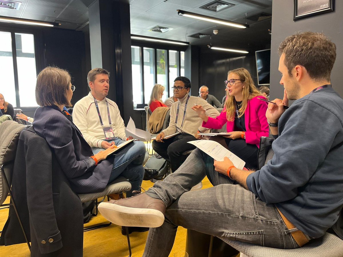 Shift_AI_Events's tweet photo. Marcus Castro, head of corporate strategy & strategic sales at @Bloobirds_, leads our SaaS City Outbound Sales bootcamp attendees through his workshop "How to craft and implement top converting sales cadences" ⚡️
Hosted at @iconicoffices🙌
#SaaStock2022 #SaaSCity #salescadence https://t.co/BgkvPZ6fLE