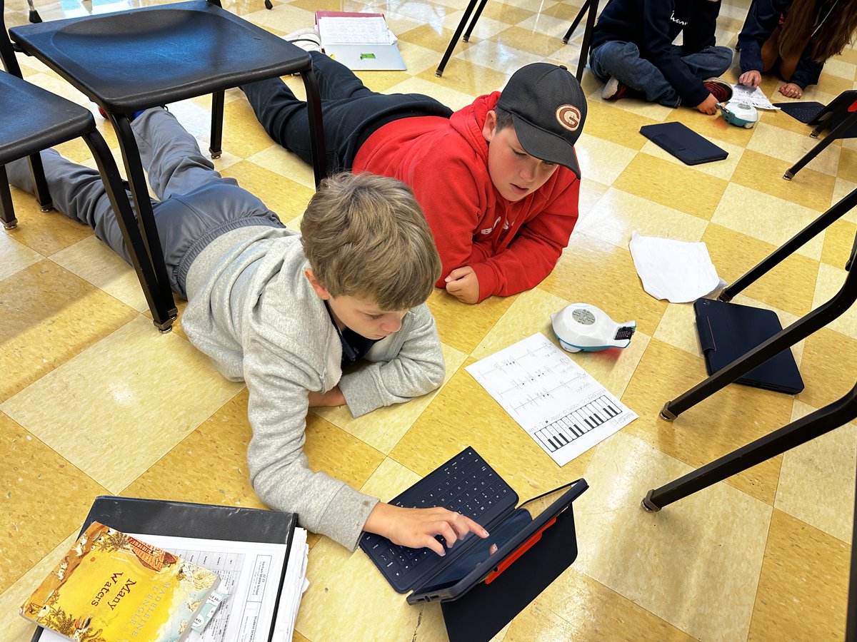 tofer8's tweet photo. Ss in Mrs. Skilling's 6th grade music class coded #finchrobots to demonstrate knowledge of ABA song form. They wrote and coded their own songs to make the Finches sing! Great way to start a Monday morning at #gorhammiddleschool @hperrysup @AspireGorham @GorhamMS_Music @sam_rigby https://t.co/wQmNqHPbzS