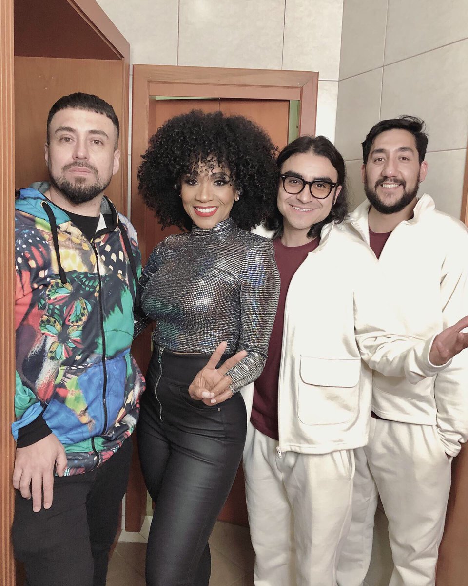 sagradarumba's tweet photo. La música esta hecha para compartir! 
Ayer con este TEAM @guanaco_mc  @karlakanora 
Gracias @bogati.ec 

#suenalasagradapapá https://t.co/vJWbJ5gqzy