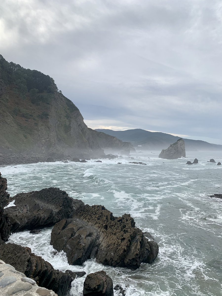 gabyoxford's tweet photo. ayer no vi house of the dragon, pero estuve en dragonstone 🥹 https://t.co/jyTry7x8pD