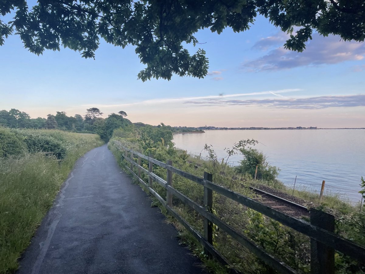 CycleExmouth's tweet photo. 38 min cycle to work.

45 minute drive MINIMUM with the morning traffic in Exeter, especially in term time.

Insanely delicious cycle path down the estuary. 

Don’t know why more people aren’t cycling. https://t.co/VnavwiIexw