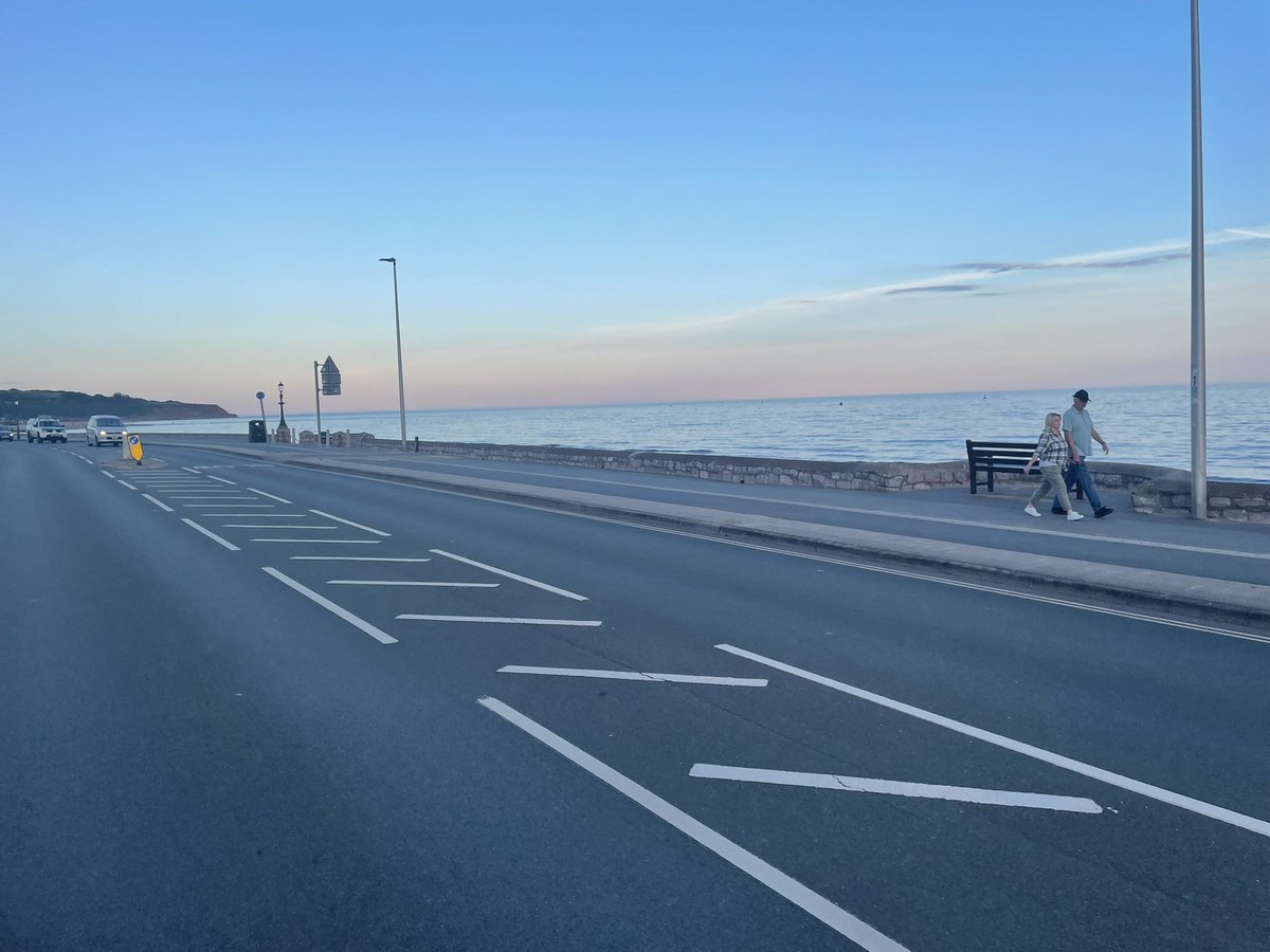 CycleExmouth's tweet photo. 38 min cycle to work.

45 minute drive MINIMUM with the morning traffic in Exeter, especially in term time.

Insanely delicious cycle path down the estuary. 

Don’t know why more people aren’t cycling. https://t.co/VnavwiIexw