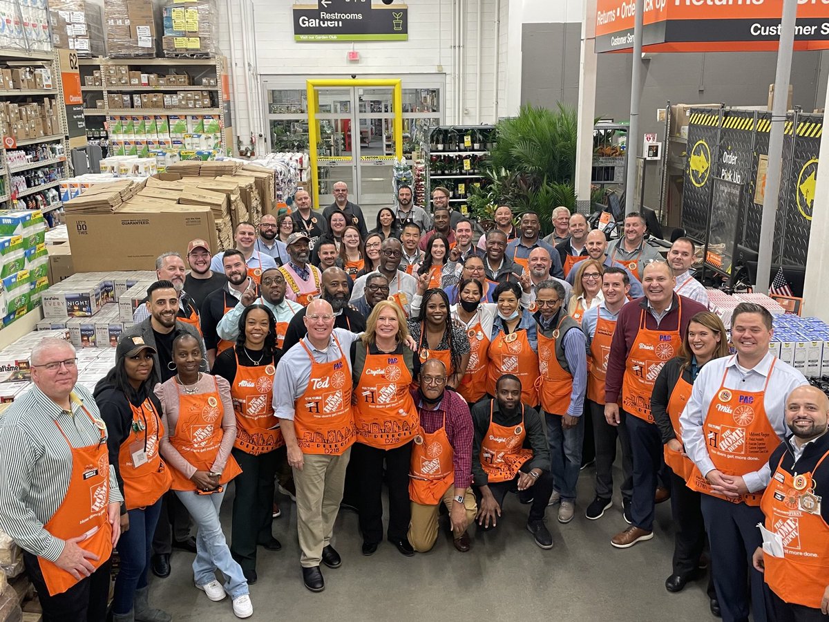 crystal_hanlon's tweet photo. A Big “Thank You” to our Mighty Midwest and Team #2781 and #2704, Detroit and Northville for hosting our CEO, Ted Decker!  It was an Awesome Day!  Thank You all for all of your efforts!❤️ https://t.co/UGR0r81Lh2