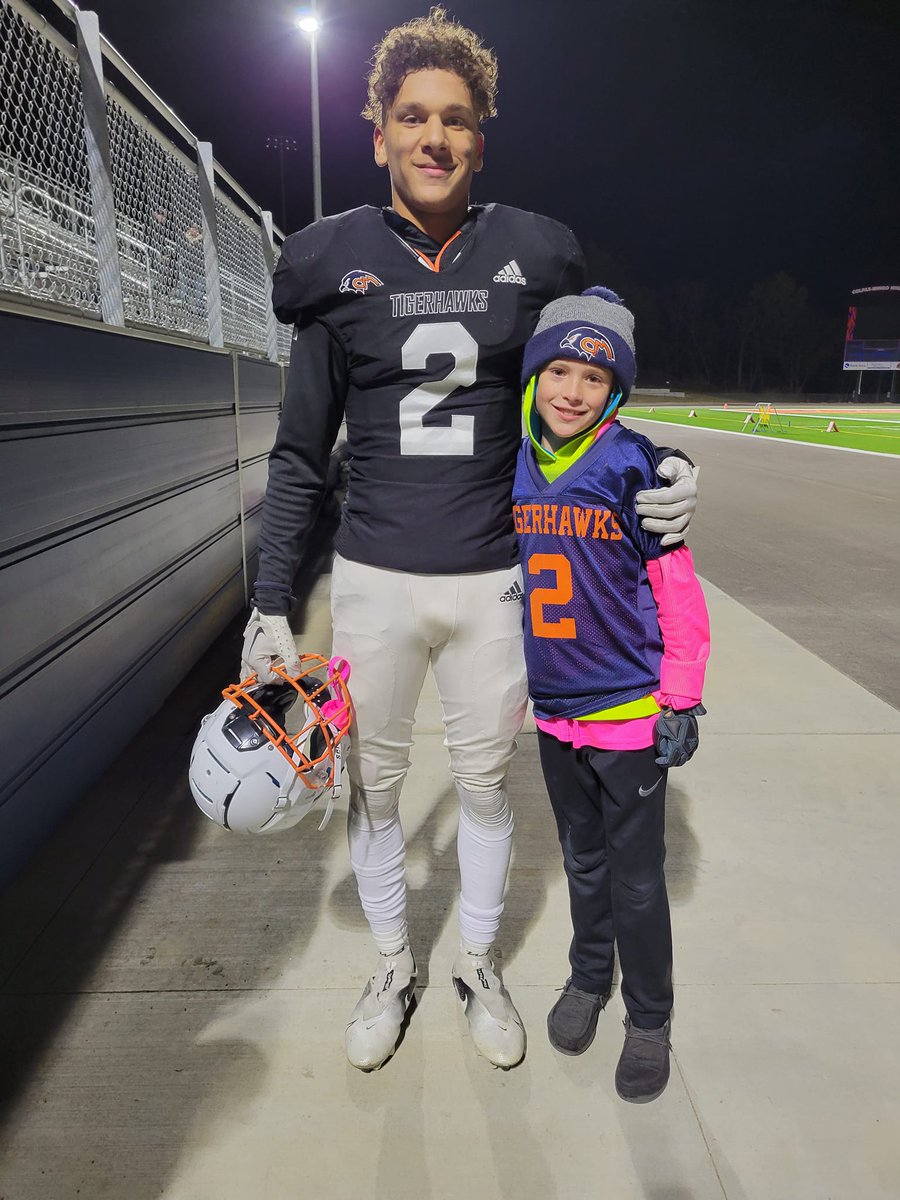 WR <a href="/curtishorras2/">Curtis Horras</a> among Class A state leaders in receiving yds (1st), TD catches (2nd), YPC (4th), catches (8th), &amp; long TDs (9th) but took time to take pic w/one of his biggest fans, ball boy Elijah, after Friday's win! #WeAreCM #RoleModel <a href="/ColfaxMingofb/">Colfax-Mingo FB</a> <a href="/NDNSports1/">Newton News Sports</a> <a href="/Redbull0904/">Jared Horras</a>