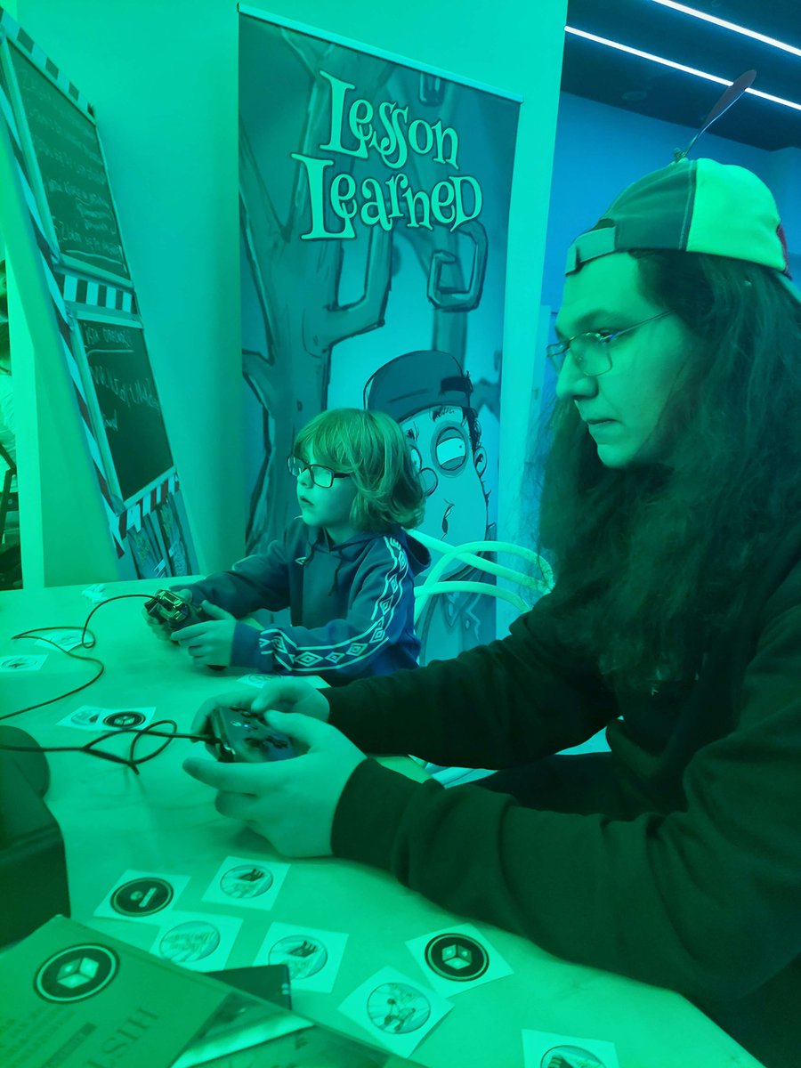 GamingFactorySA's tweet photo. This Saturday we were at an event organized by @Hyperbook16
We had the great pleasure of presenting a cooperative gameplay with Lesson Learned!
We are glad that the game was enjoyed by the visitors 8)
#Hyperbook #Indiegamedev #Cooperation https://t.co/lmMkKraAPx