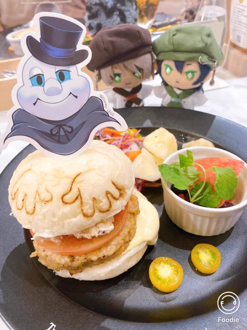 ツイステのカフェも豪遊しちゃってでも交換してもらってレオナさんゲット出来たからよし〜〜ほぼ売り切れてたけどな!! 