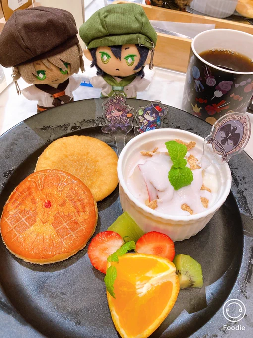 ツイステのカフェも豪遊しちゃってでも交換してもらってレオナさんゲット出来たからよし〜〜ほぼ売り切れてたけどな!! 