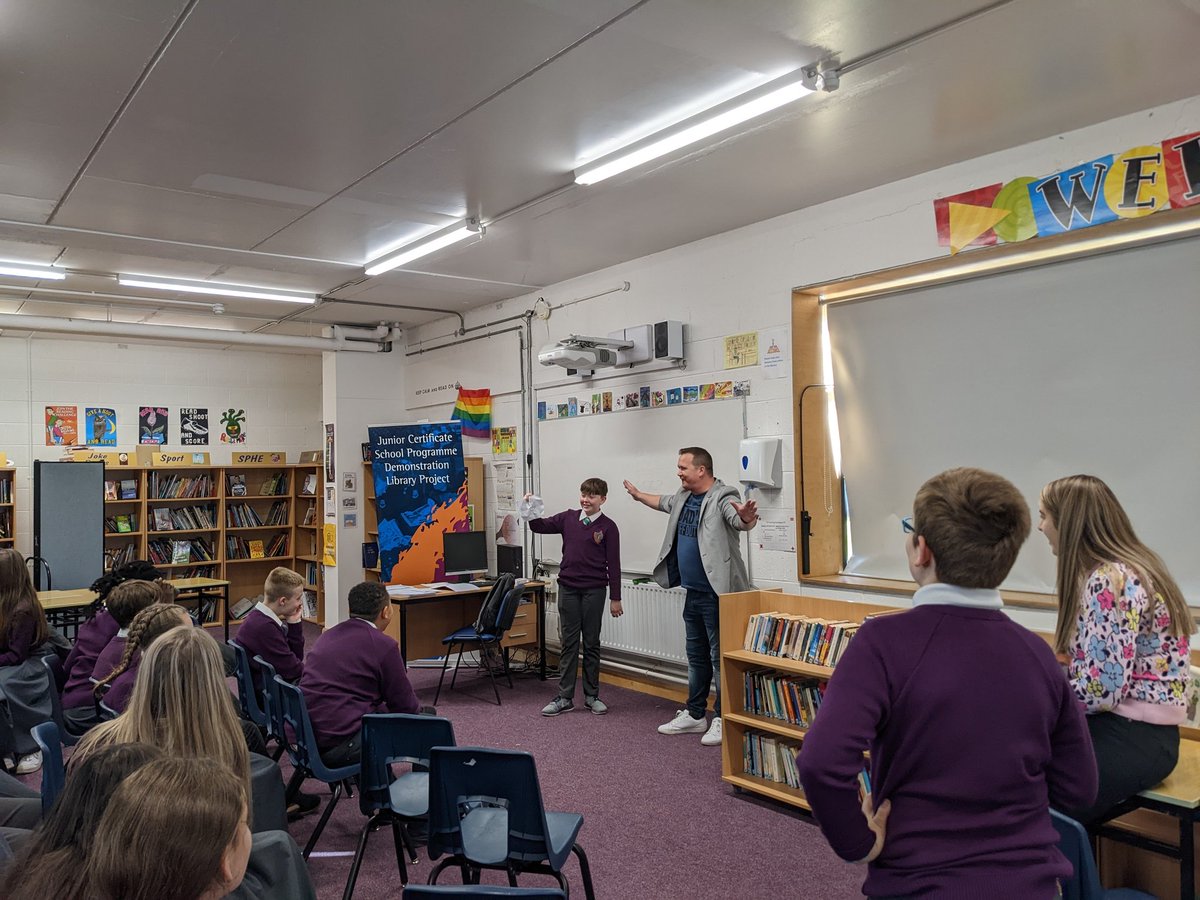 Thomondcclib's tweet photo. Great day of learning maths tricks with Leon Andersen in the library. We 💖 Maths Week! @MagicianLeon @ThomondCommColl @jcsplibraries https://t.co/7QRb03C2fr