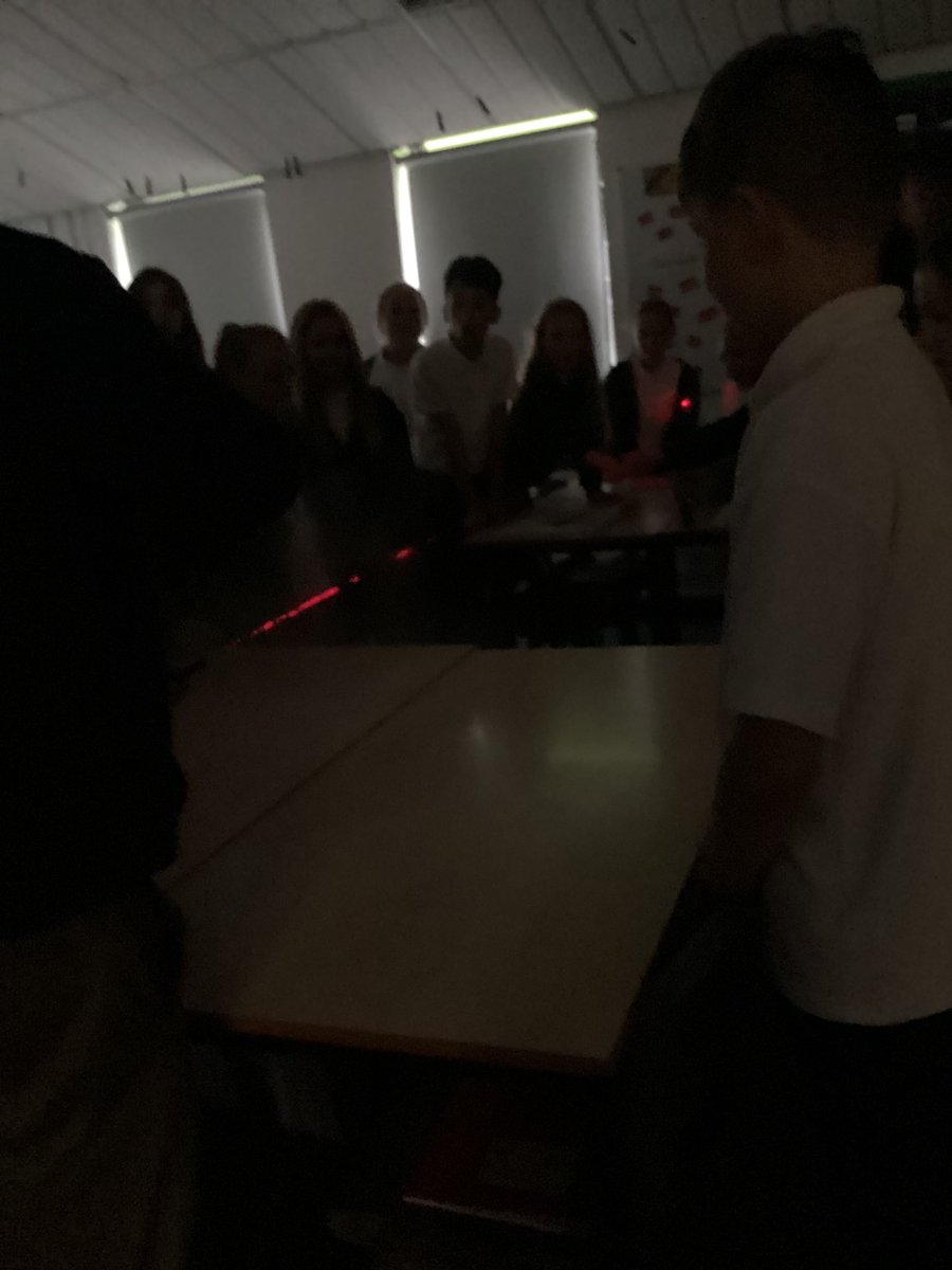 LittleSuttonCoE's tweet photo. The year 6 peregrines had fun learning all about light and sight in our #sciencebug lessons. We learnt that light always travels in a straight line and can travel 7 times around the earth in 1 second! https://t.co/niYblfGJqs