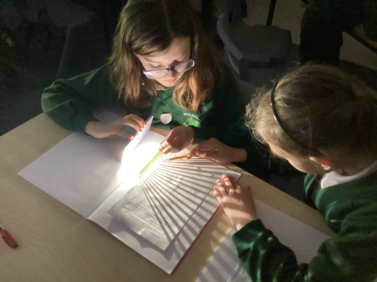 LittleSuttonCoE's tweet photo. The year 6 peregrines had fun learning all about light and sight in our #sciencebug lessons. We learnt that light always travels in a straight line and can travel 7 times around the earth in 1 second! https://t.co/niYblfGJqs
