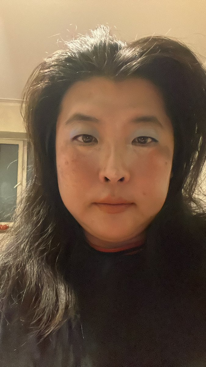 Нүүр будах хичээл хийсэн.