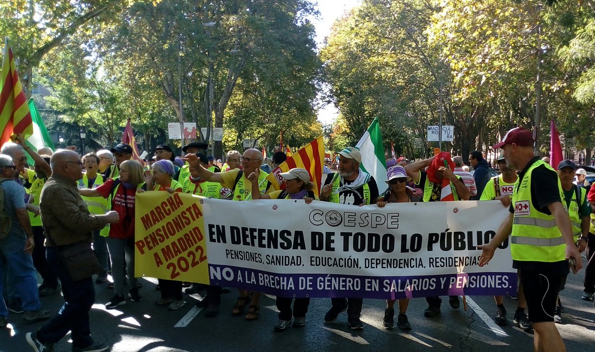 PensionesN's tweet photo. @sabela_mar @soloeva_eva No  solo es el IPC.
- Son las Pensiones Minimas
- Es la Brecha de Genero en las pensiones
- Es la desaparición de la paga de compensación anual por la perdida de poder adquisitivo.
- Son los coeficientes reductores por jubilación anticipada
#NoSoloEsIPC #PensionesDignas https://t.co/zDuZNBgcid