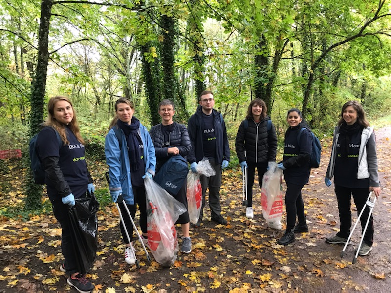 IRAdeMetz's tweet photo. Le groupe "éco-responsable" de l'@IRAdeMetz a participé samedi à une #ecorando qui leur a permis de collecter de nombreux #déchets. Bravo pour cette initiative citoyenne 👏
#développementdurable #recyclage https://t.co/yuJu6W9v0U