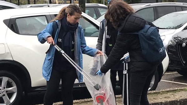 IRAdeMetz's tweet photo. Le groupe "éco-responsable" de l'@IRAdeMetz a participé samedi à une #ecorando qui leur a permis de collecter de nombreux #déchets. Bravo pour cette initiative citoyenne 👏
#développementdurable #recyclage https://t.co/yuJu6W9v0U
