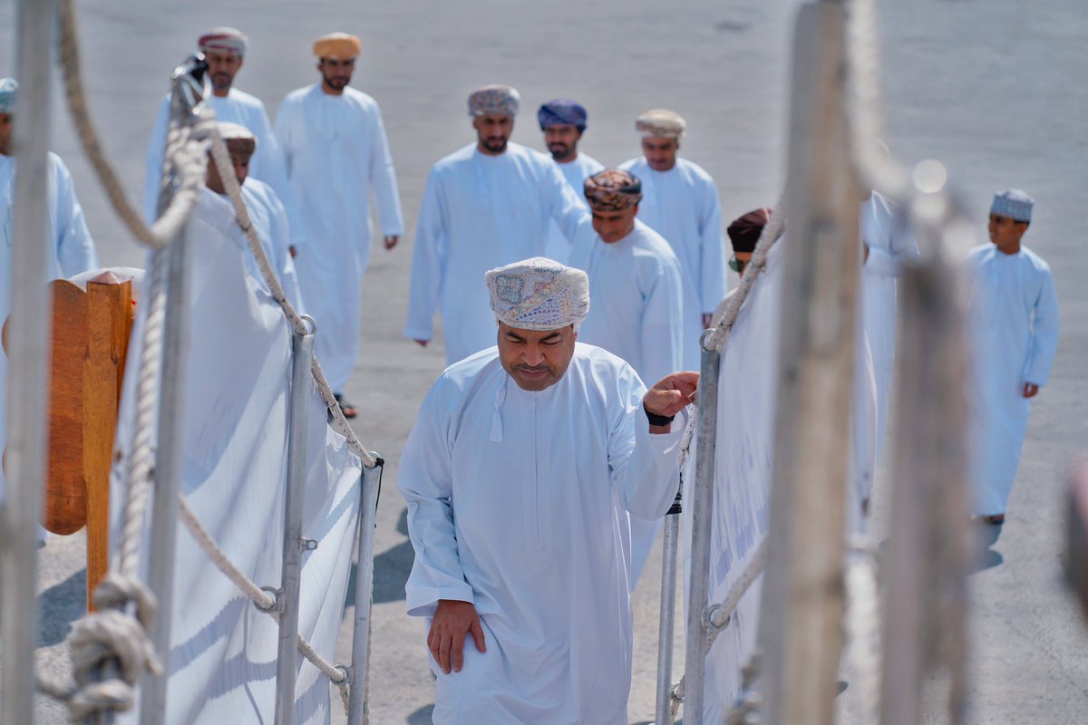 utas_oman's tweet photo. سعادة الدكتور سعيد الربيعي رئيس الجامعة يزور اليوم سفينة شباب عمان الراسية في ميناء صلالة في محطتها قبل الأخيرة ويلاقي بطلبة الجامعة المشاركين في رحلة شباب عمان. https://t.co/fAyDShTHDR