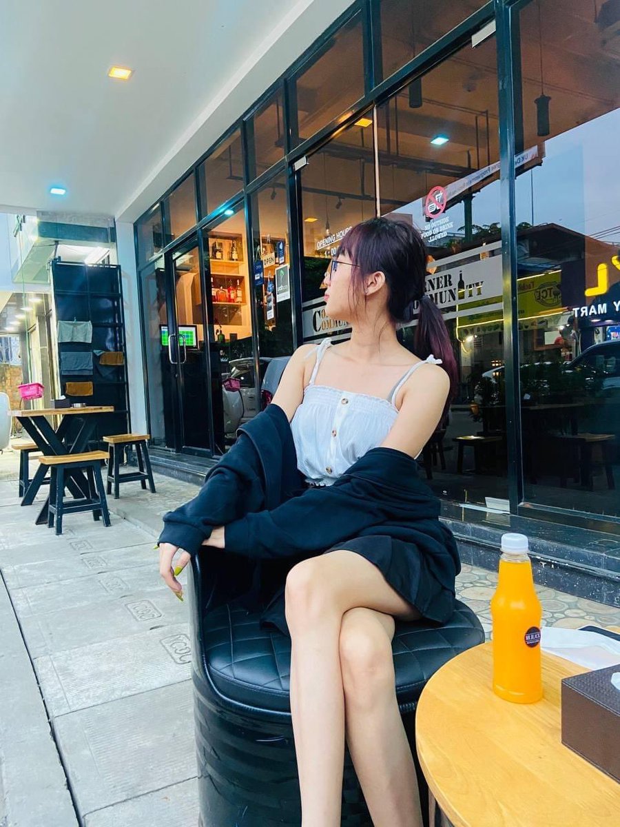 thuueuj's tweet photo. လေး လုံး 🤓 https://t.co/SPFRUMq5kQ
