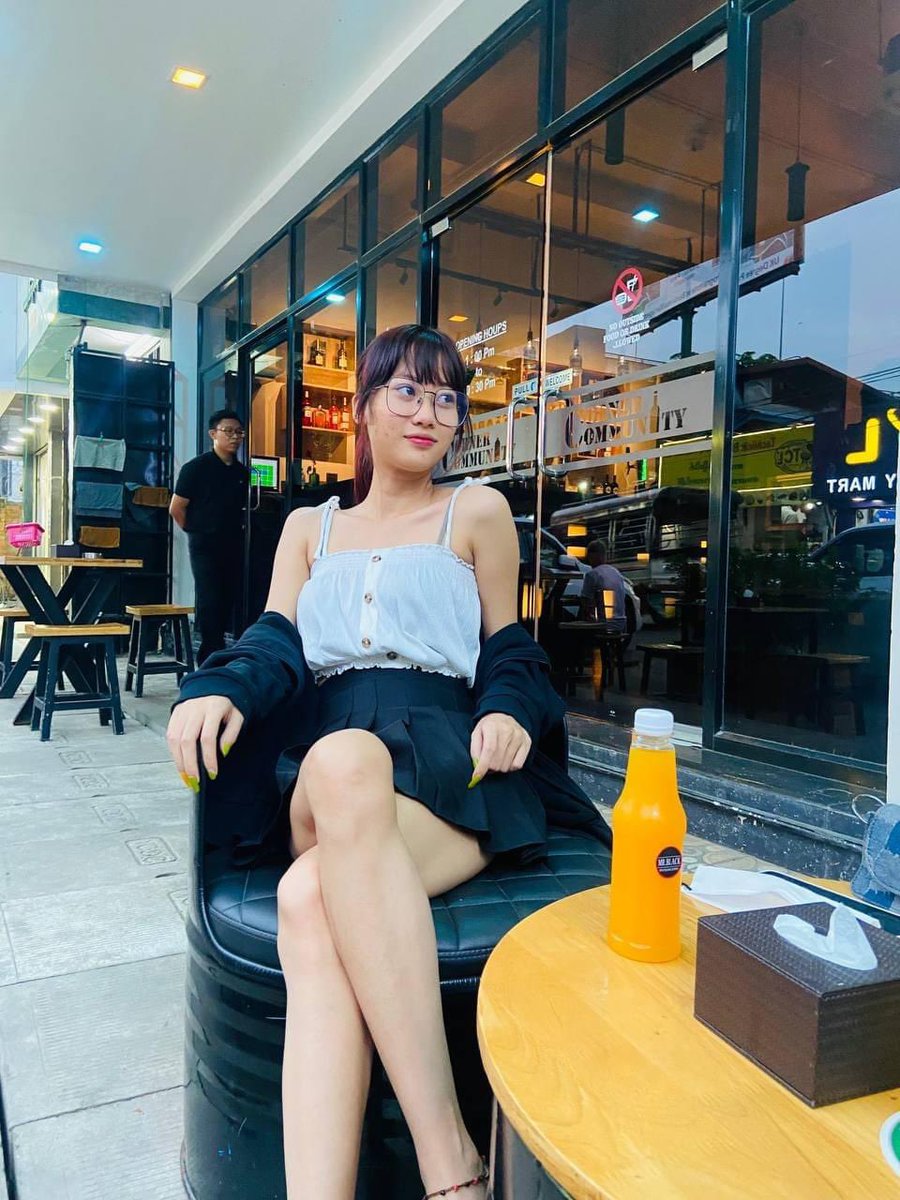 thuueuj's tweet photo. လေး လုံး 🤓 https://t.co/SPFRUMq5kQ