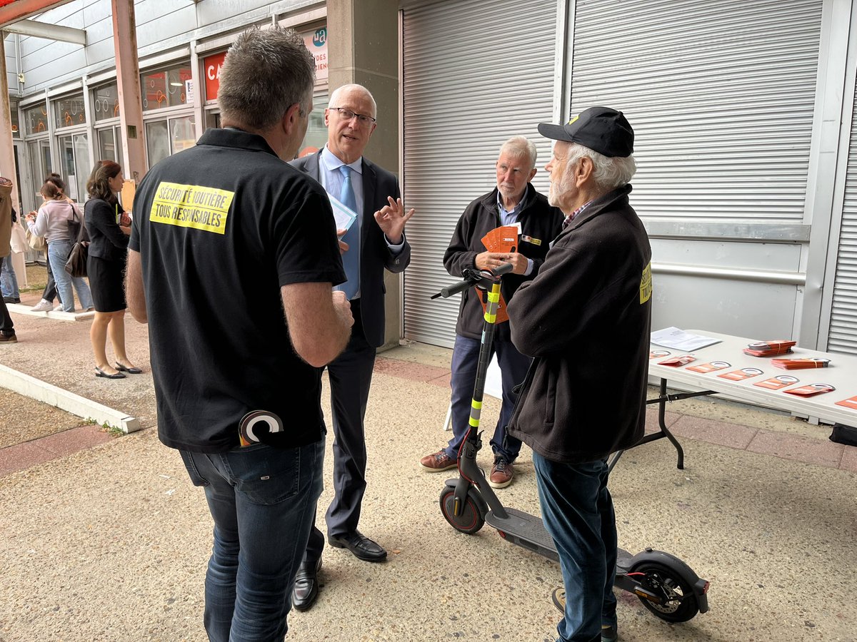Prefet49's tweet photo. 1/2 🚘 🚲 🛴 #Securiteroutiere Afin de rappeler à tous les bons réflexes pour éviter les accidents, P.ORY, @Prefet49, organise une Semaine de la sécurité routière du 17 au 23/10/22
Ce jour, une conférence de presse de lancement a eu lieu sur le campus de Belle-Beille @UnivAngers https://t.co/FcEDgai0tc