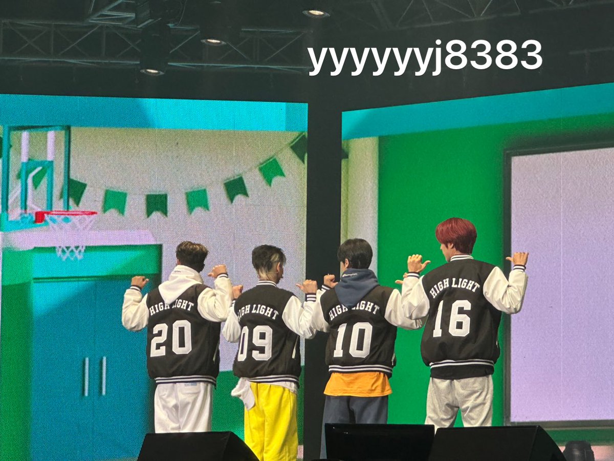 yyyyyyj8383's tweet photo. 🌻하이라이트 컴백 기념🌻

이번엔 조금 작은 이벤트를 준비해봤습니다! 
이번 물품은 아래 제가 찍은 사진으로된 퍼즐액자💙💛💚💜 (사진 바뀔수도 있어요, 원하시는 사진 가능)
참여 방법은 항상 그랬듯 RT&amp;팔로우 
당발은 11월 첫째주! (더 빠를수도 있어용) 
많은 참여 부탁드립니다💙💛💚💜 https://t.co/RjPuNeEYss