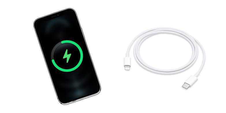 iTutorialsDR's tweet photo. Brazil multa a Apple con 19 millones de dólares por no incluir el cargador en la caja de sus iPhone. https://t.co/hlrXgwK3pR