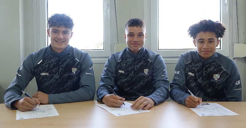 Basfordutdfc's tweet photo. 🗞️ - We are delighted to announce that academy trio Lui Bull, Lynden Joyce and Tyler Dacres have all signed first team forms! 👇🏻

Hard work pays off, lads! 👏🏻