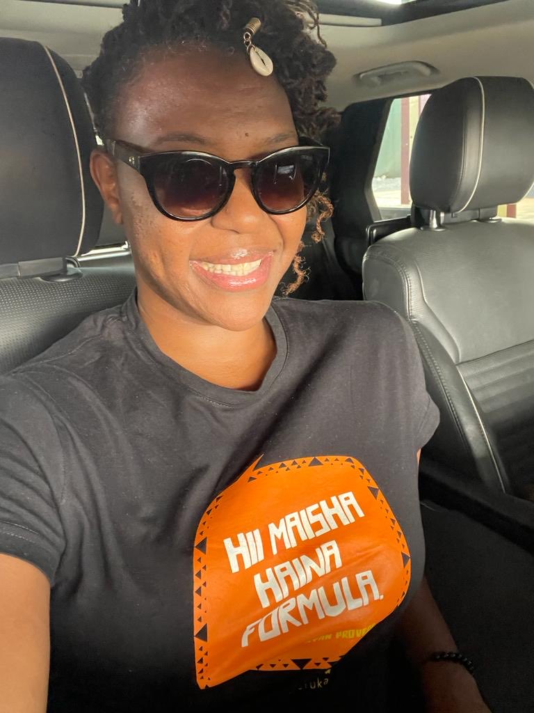 CCiiru's tweet photo. Hii maisha haina formula… #peperuka T-Shirts giving me life 😅. https://t.co/fycRV6JyNB