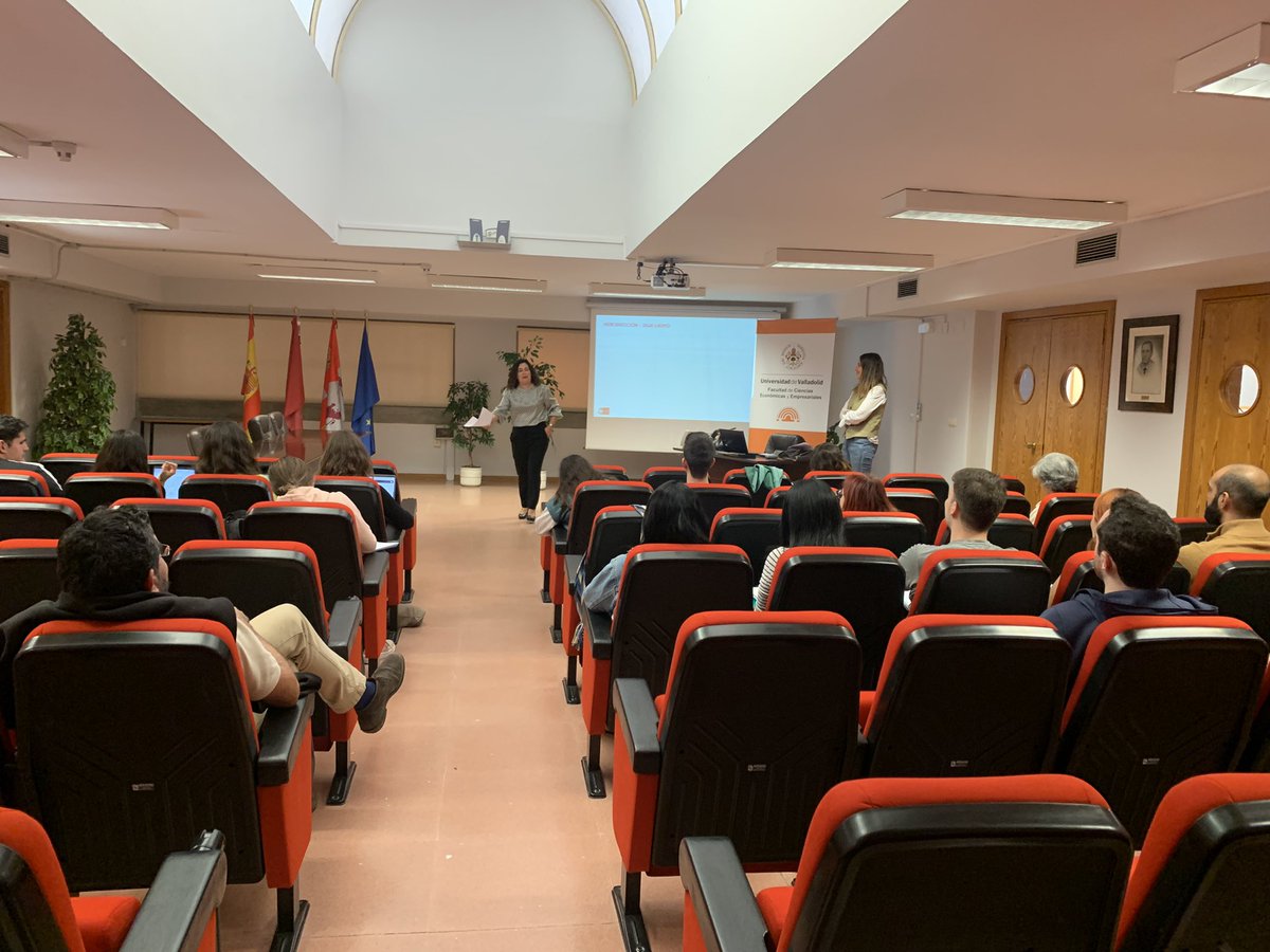 ¡Muchas gracias Carmen Gamarra de <a href="/DGHGroup/">DGH Group</a> por tu fantástica conferencia! #SomosECOUVa