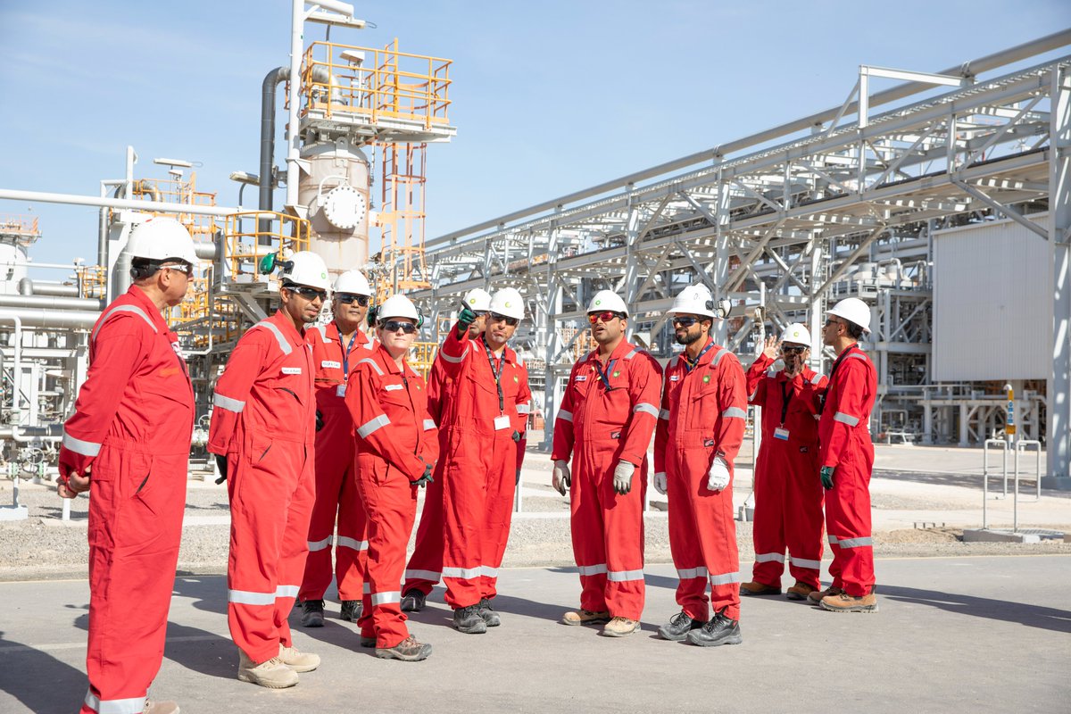 bp_Oman's tweet photo. سُعِدنا باستضافة اجتماع اللجنة التنفيذية المشتركة للمربع 61 برئاسة معالي المهندس سالم العوفي وزير الطاقة والمعادن وبحضور شركائنا من @ThisIsOQ, @Petronas وشركة بي تي تي إي بي، حيث اطّلعوا على عدد من المواقع مثل محطة المعالجة المركزية وعمليات الإكمال الأخضر في وحدة اختبار الآبار https://t.co/D03xqKxRgg