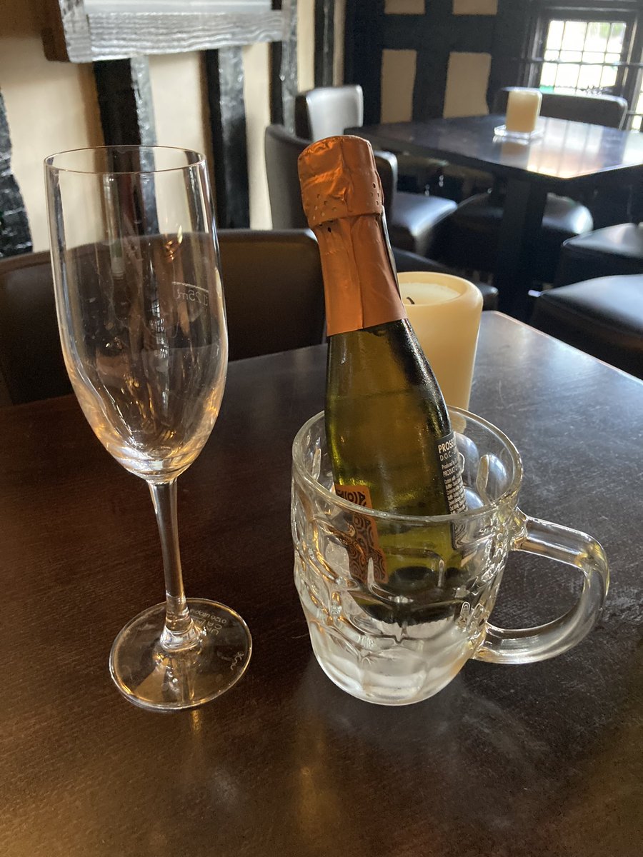 emlaverty's tweet photo. Hanging out in the oldest pub in Stratford upon Avon ❤️ #prosseco #playingtourist https://t.co/ePWQ965lWM