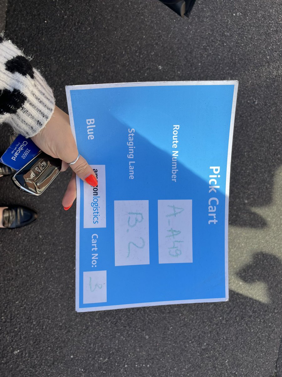 lo_richardson's tweet photo. @AmazonHelp He was in an Amazon branded van and he dropped this after throwing my package back in before driving off. https://t.co/DeuE2YxnA7