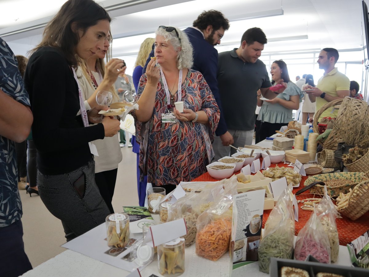 localnutleg's tweet photo. During the Conference IMTF 2022, partners and companies tasted the first prototypes of LocalNutLeg project. Then, LocalNutLeg team had the first face-to-face meeting in Bragança, Portugal.
#prima #localnutleg #IMTF2022 #prototypes #meeting #mediterranean https://t.co/9pqlANAdw8