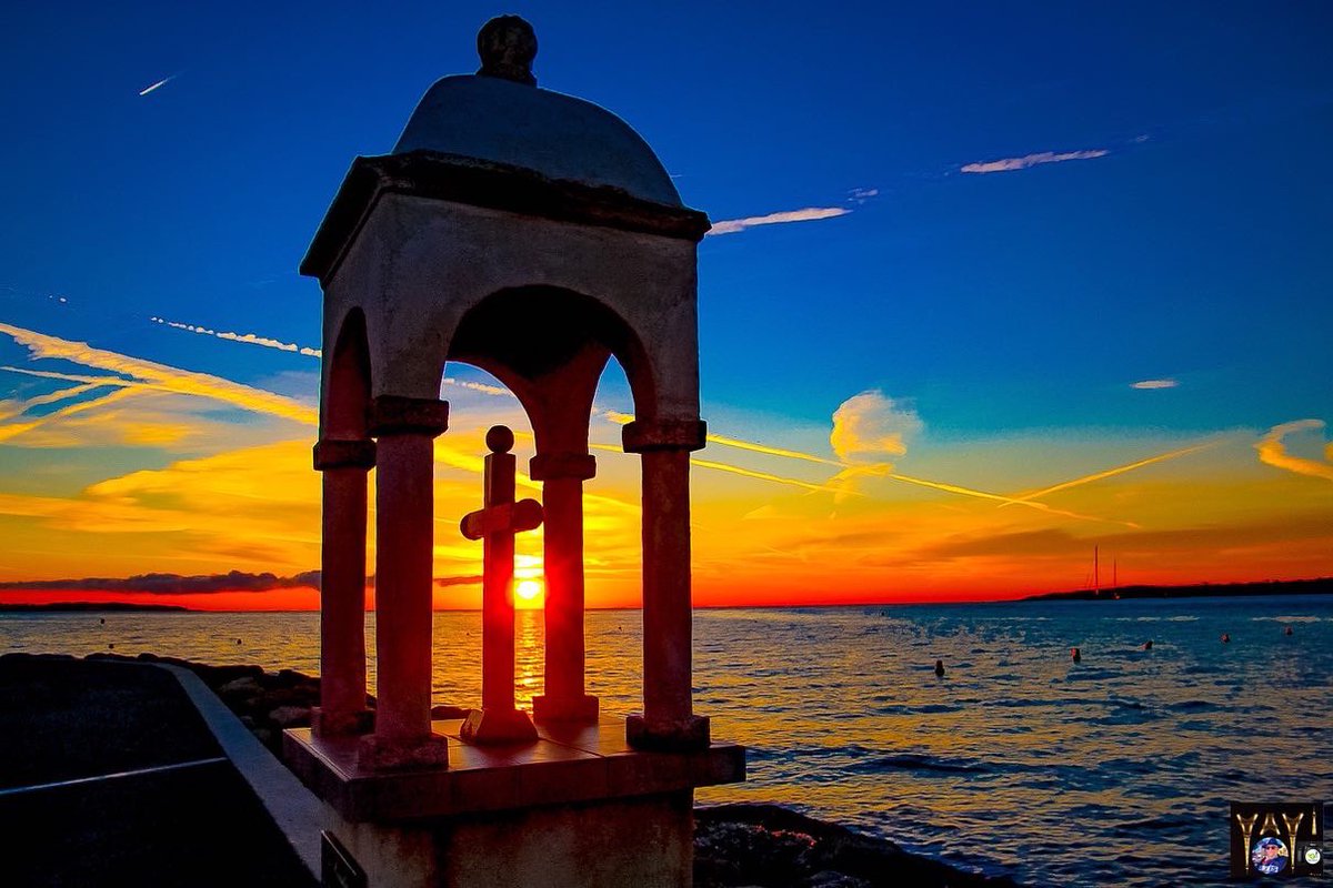 reivaxstgo31's tweet photo. #mondaythoughts un vrai plaisir de retrouver pour un mois les sublimes couleurs des #Sunrise #Cannois ici depuis la #PointeCroisette et le #MourréRouge @villecannes @Cannes_France @VisitCotedazur (📷 1 Gymtonic à l’aube avec https://t.co/1WwjzScvpf )@LouDecannes #FranceMagique 😉 https://t.co/C0gxZ22ykG