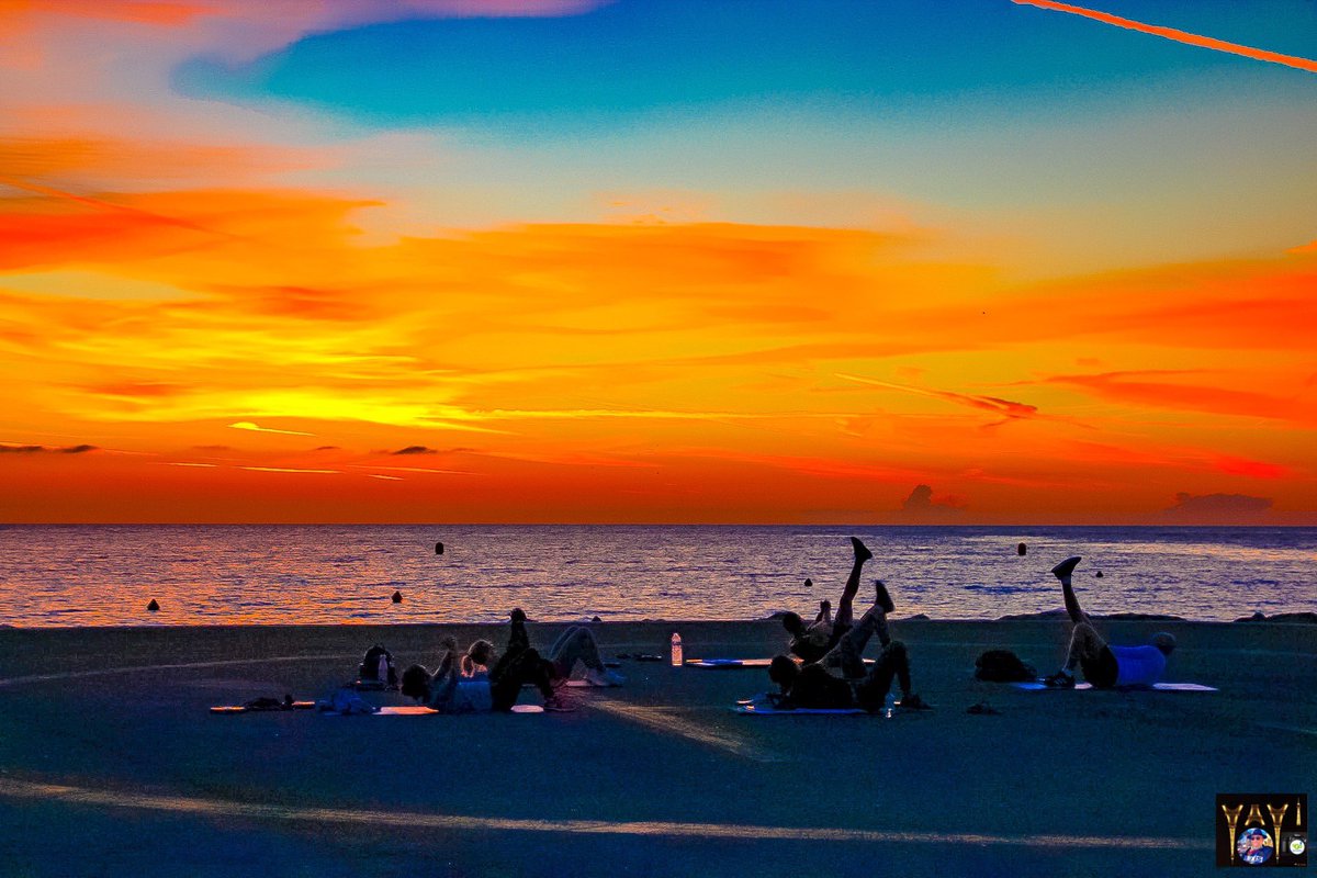 reivaxstgo31's tweet photo. #mondaythoughts un vrai plaisir de retrouver pour un mois les sublimes couleurs des #Sunrise #Cannois ici depuis la #PointeCroisette et le #MourréRouge @villecannes @Cannes_France @VisitCotedazur (📷 1 Gymtonic à l’aube avec https://t.co/1WwjzScvpf )@LouDecannes #FranceMagique 😉 https://t.co/C0gxZ22ykG