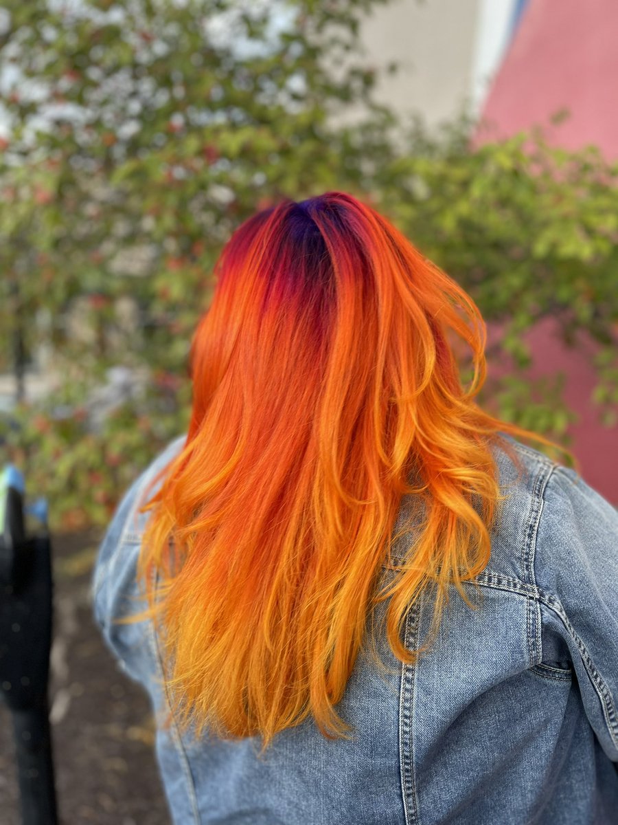 Taek_me_out's tweet photo. Told my hairdresser I want to look like a purple sun osteospermum
@crazymullets
#FallHaircolor #autumn #Clevelandhair https://t.co/o2eiDrrZsp