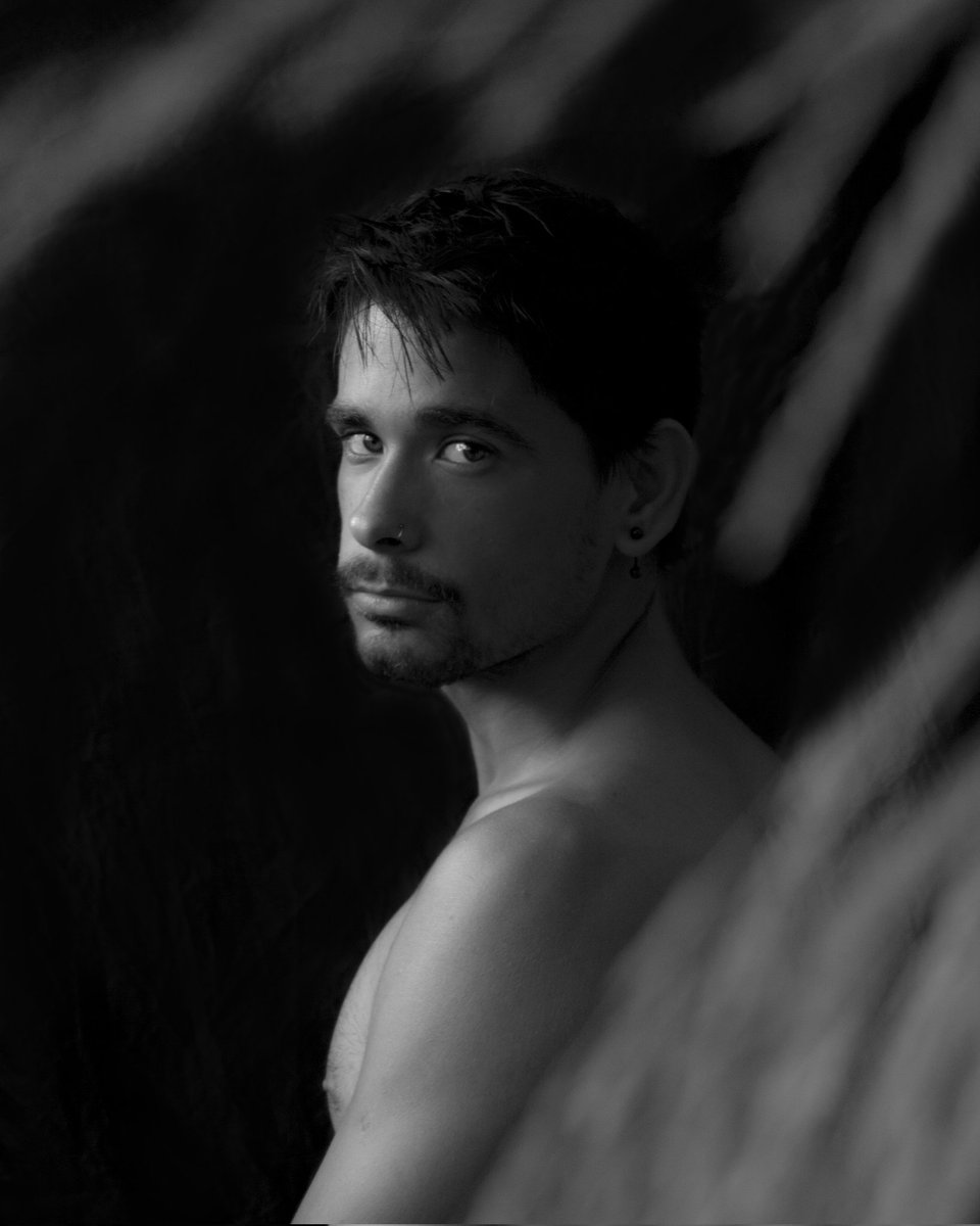 adrian_liermo's tweet photo. Don't give up, changes are for a good reason. 🍂🌪️
📷 bellatriz_photography (Instagram)
#model #cubanmodel #modelo #modellife #modeling #blackandwhite #photography #picoftheday #art https://t.co/wX2OsbIjmB