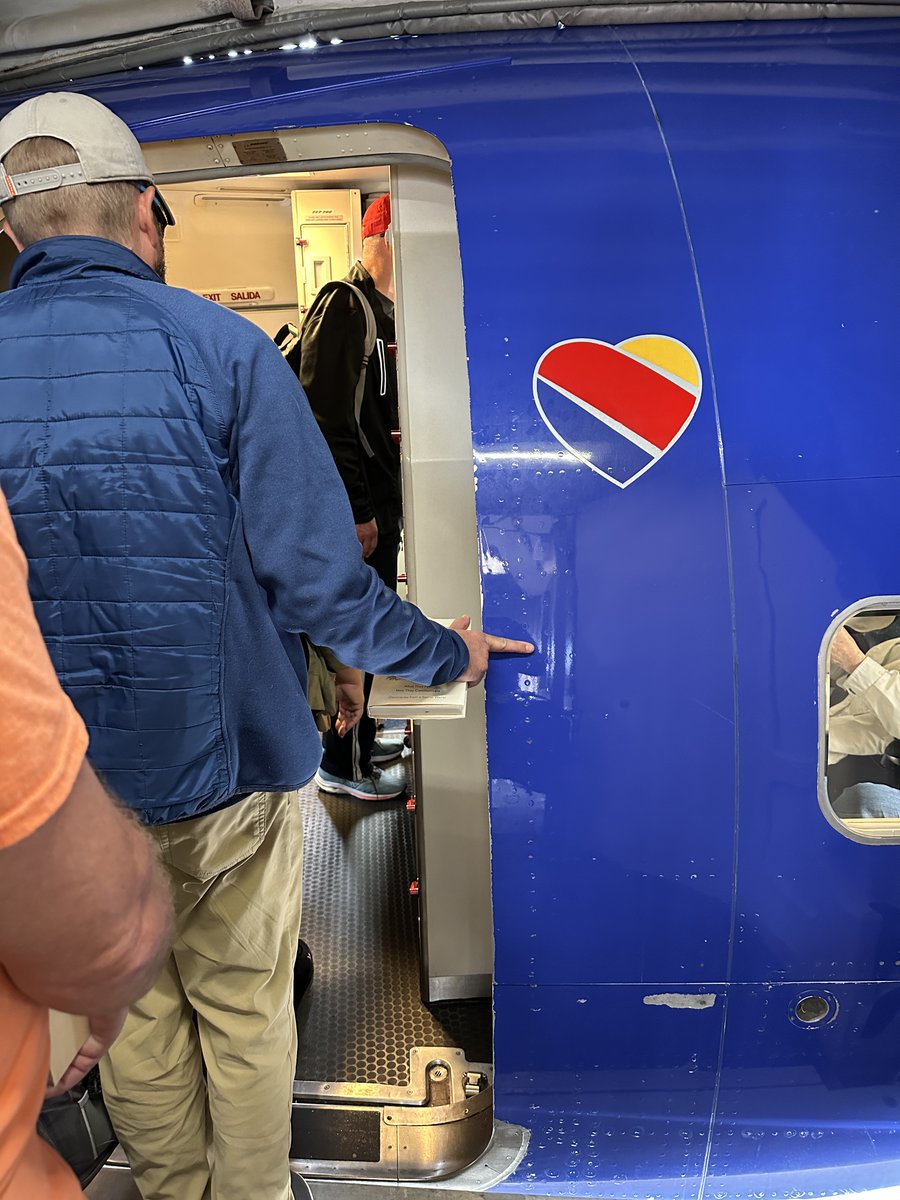 OMAairport's tweet photo. 🙋🏽Raise your hand if you touch the plane before you step on board. ✈️ https://t.co/rj52ZBIR8S