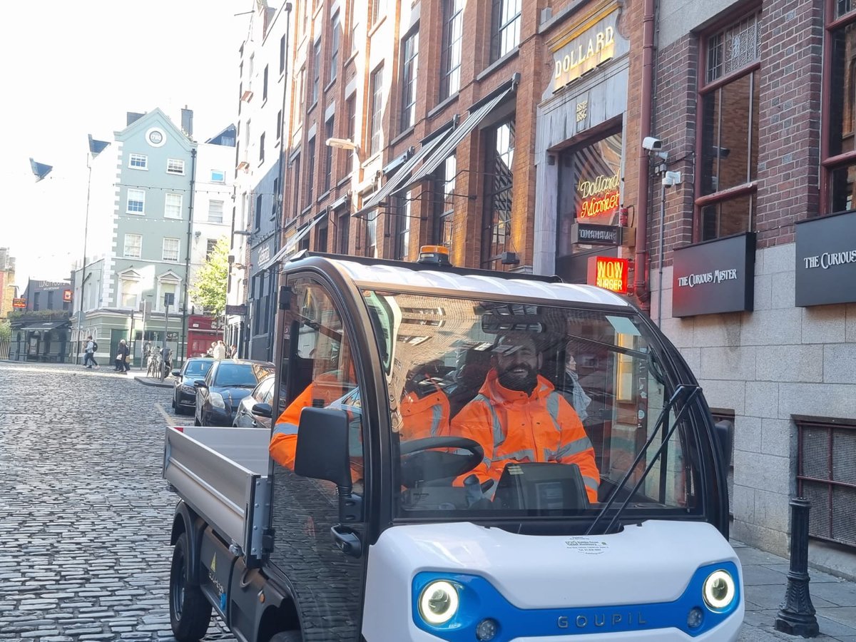 TempleBarCo's tweet photo. A new addition to our fleet of cleaning trucks arrived this afternoon. Powered 100% by electricity, these zero emission trucks allow our cleaning operatives to move through Temple Bar without contributing to air pollution in the city. https://t.co/hXhbXXJShH