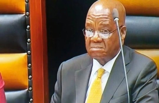 Rori__Grace's tweet photo. Why is this Vusi Twala talking like this? Giving off Tbo Touch vibes 😑 #RHOCTreunion https://t.co/SVg6dbFjvS