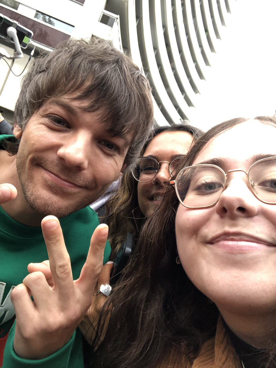 astelenyx_'s tweet image. I’m the happiest right now, thank you sooo much @Louis_Tomlinson 🤍