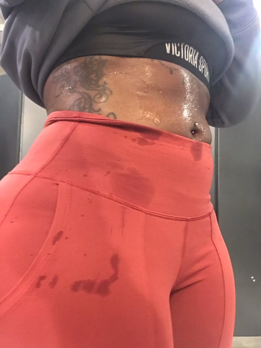 FitnessNever's tweet photo. The start of my workout , the middle n the end ( I look like I straight pee myself) 🤦🏾♀️!#gymlife #gymsweat #sweattears https://t.co/Oz8kArqz8n