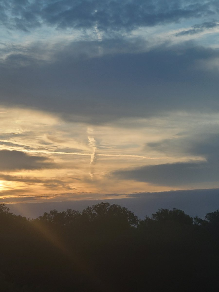 lbcity320's tweet photo. @AshleyReneeWx

Crossing the bridge to Greenville. You can actually see a cross in one of the pics ❤️ https://t.co/9JkNlMNpBK