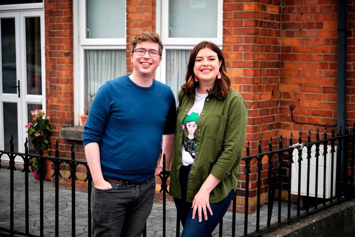 Sásta go bhfuil draoi an ghrinn <a href="/BigDirtyFry/">Michael Fry</a> in éineacht liom ar an turas do #creidimionat agus é gabháil a scríobh sceitse Gaeilge ! 

Buckle up kids <a href="/BigDirtyFry/">Michael Fry</a> is going to give us some Greann Gaelach with a new campaign <a href="/ForasnaGaeilge/">Foras na Gaeilge</a> <a href="/Siuners/">Siún Ní Dhuinn</a> <a href="/SNiUallachain/">Sinéad Ní Uallacháin</a> <a href="/rte/">RTÉ</a>