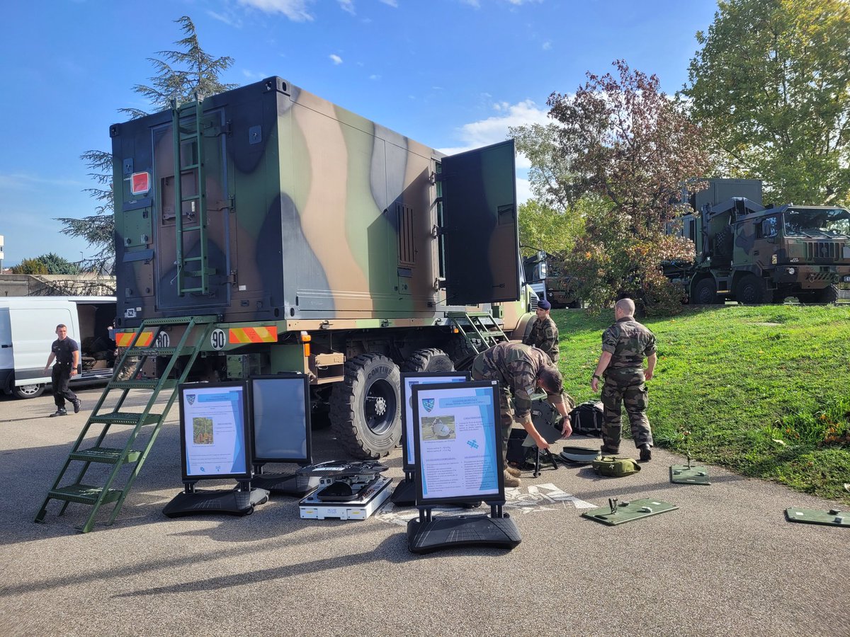 Gouv_mili_Lyon's tweet photo. #ForumIDEE les armées se préparent à accueillir à #Lyon les #PME le 18 octobre pour échanger sur l’#Innovation
#InnovationDefense #AuvergneRhôneAlpes #CapaciTerre #entrepriseinnovante
Avec @Armees_Gouv @CCI_ARA @medeflyonrhone @CPMErhone https://t.co/TArLvfYhOa